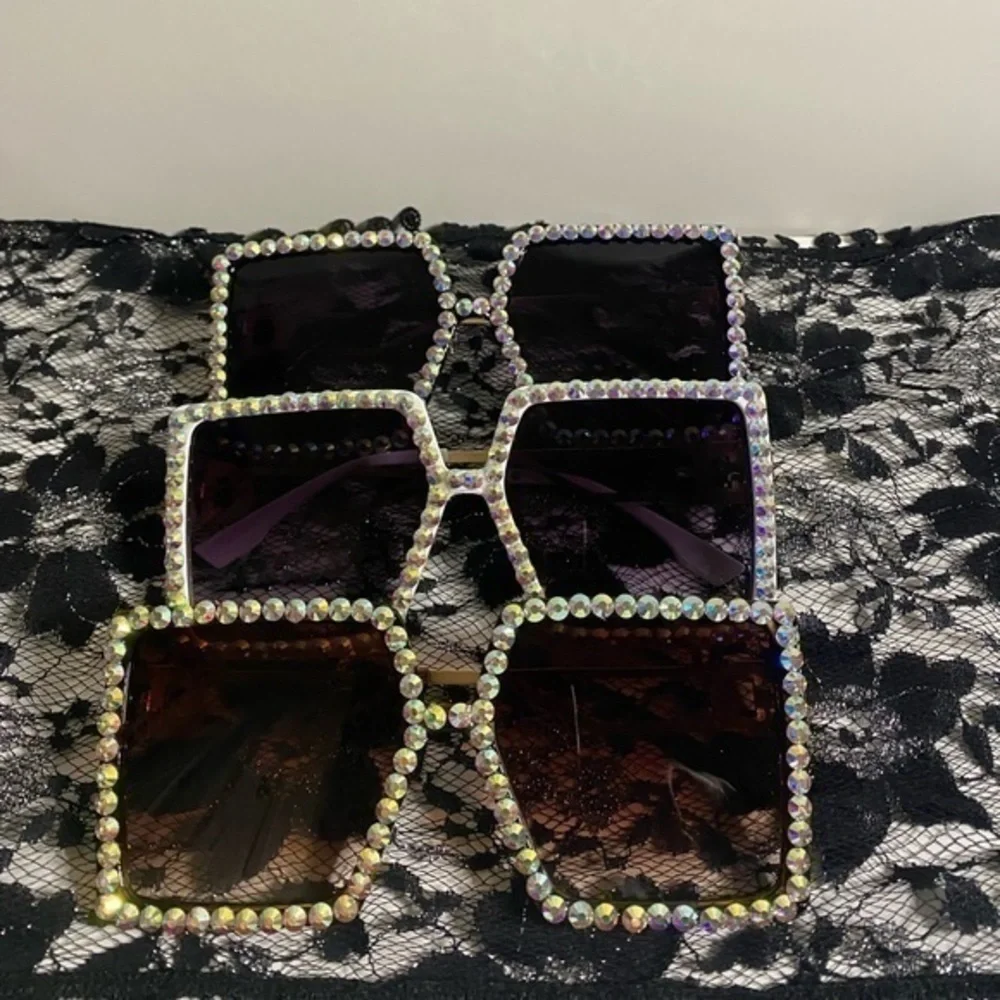 🌺Oversized Jewel lined sunglasses
